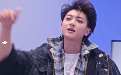 黄子韬直播爆料娱乐圈,娱乐圈背后的惊人真相 第1张 黄子韬直播爆料娱乐圈,娱乐圈背后的惊人真相 第1张